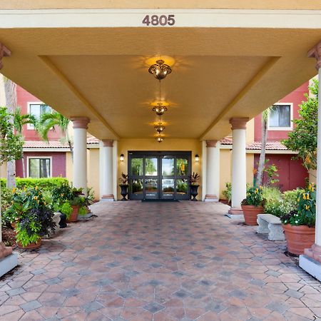 ホテル ステイブリッジ スイーツ ネープルズ ガルフ コースト North North Naples レストラン 写真